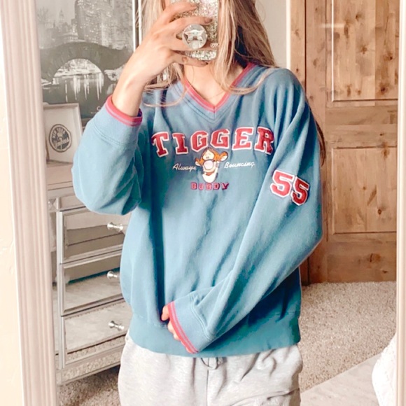 Disney Tops - Disney Vintage Tigger buddy sweatshirt/crewneck